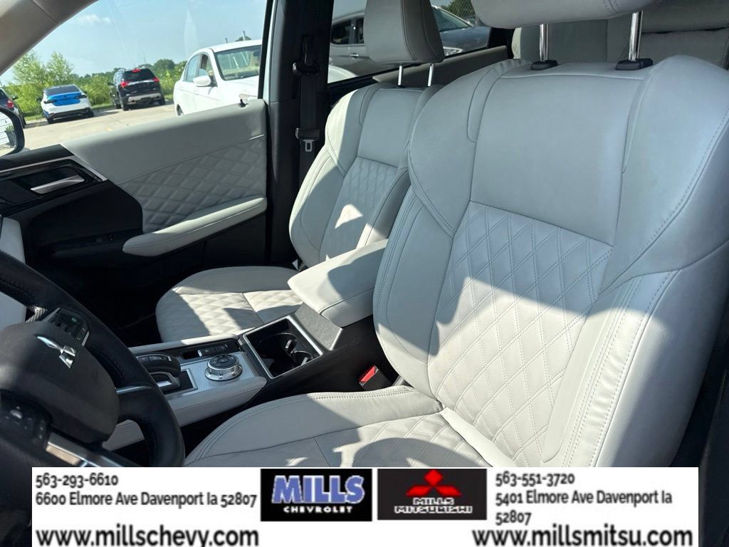 Used 2024 Mitsubishi Outlander SEL AWD/4WD image 12