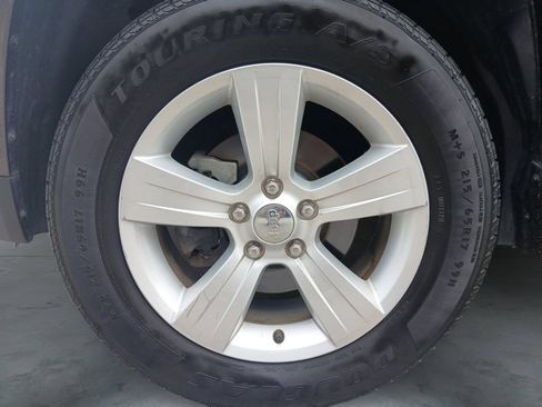 Used 2014 Jeep Compass Latitude FWD image 14