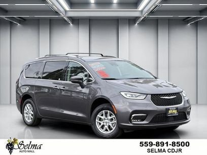 Used 2021 Chrysler Pacifica Touring-L w/ Uconnect Theater Family Group