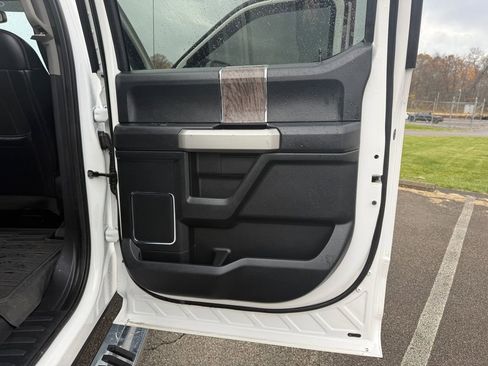 Used 2019 Ford F250 Lariat w/ Chrome Package image 18