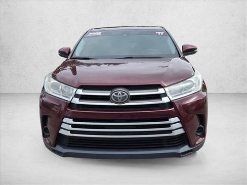 Used 2017 Toyota Highlander LE image 2