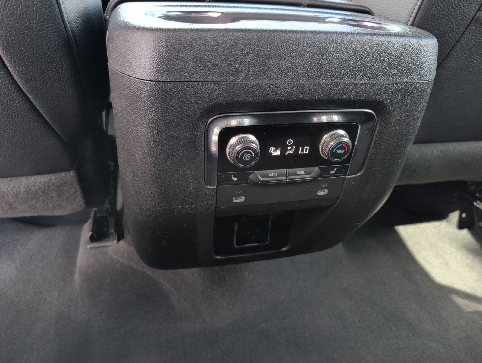 Used 2022 GMC Yukon Denali AWD/4WD image 17