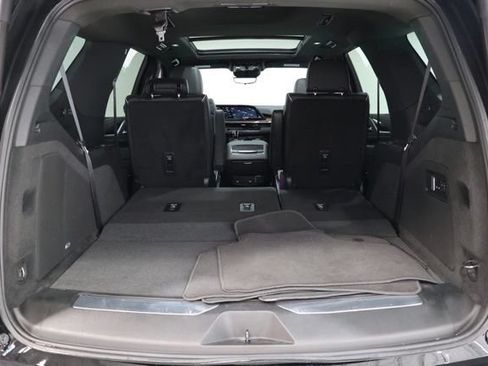 Used 2023 Cadillac Escalade Premium Luxury AWD/4WD image 38