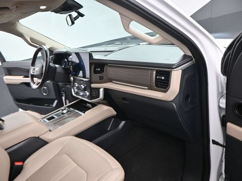 Used 2024 Ford Expedition Limited RWD image 14