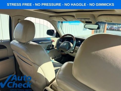 Used 2003 Lincoln Town Car Signature image 30