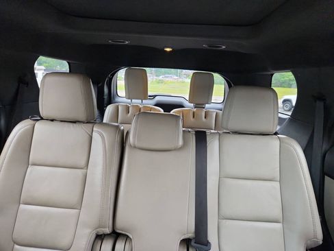Used 2014 Ford Explorer XLT w/ Equipment Group 202A AWD/4WD image 14