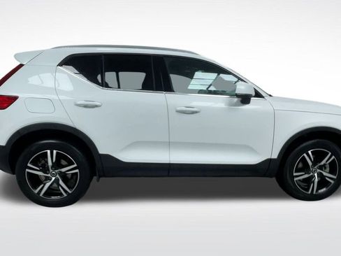 Used 2025 Volvo XC40 B5 Core image 25