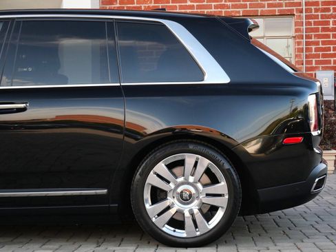 Used 2019 Rolls-Royce Cullinan image 22