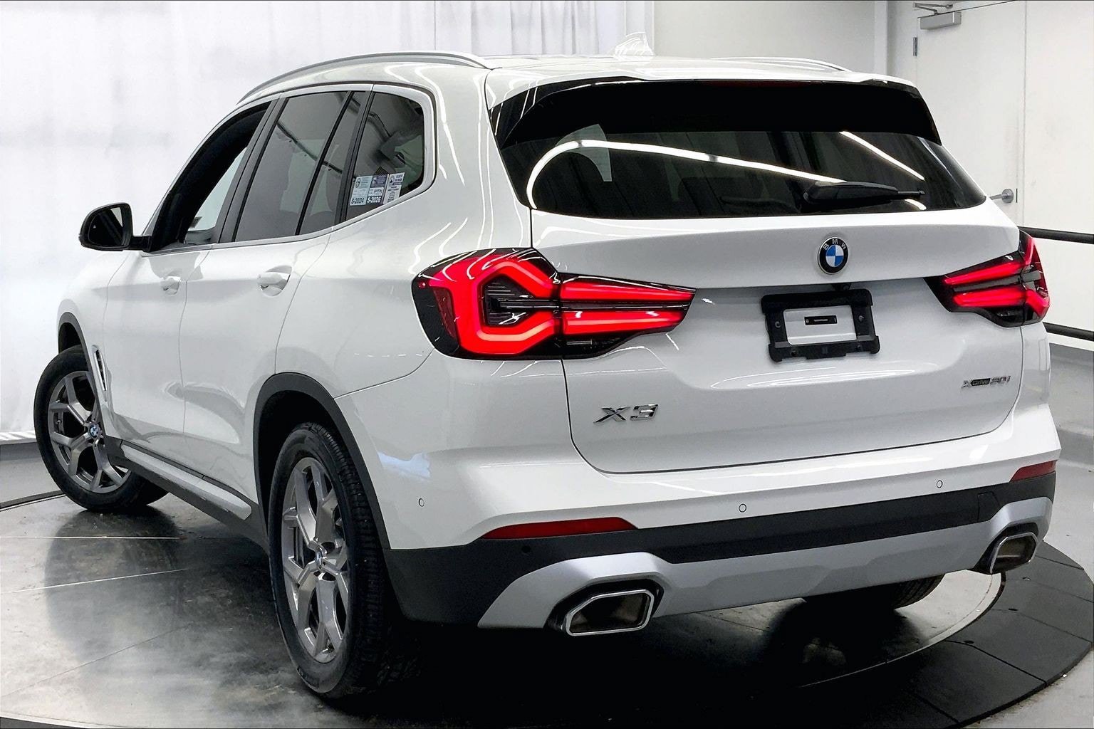 Used 2024 BMW X3 xDrive30i w/ Convenience Package AWD/4WD image 3
