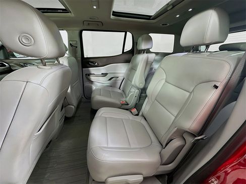 Used 2023 GMC Acadia SLT w/ Technology Package image 4