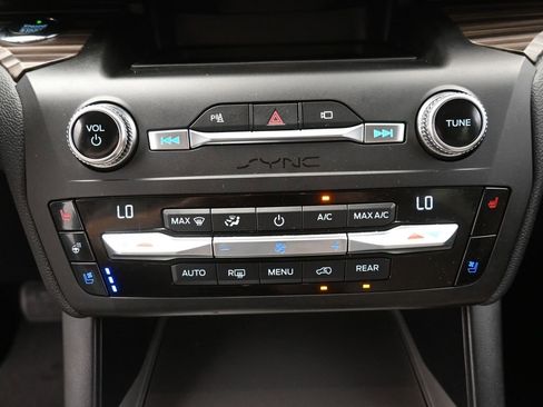 Used 2020 Ford Explorer Limited image 28