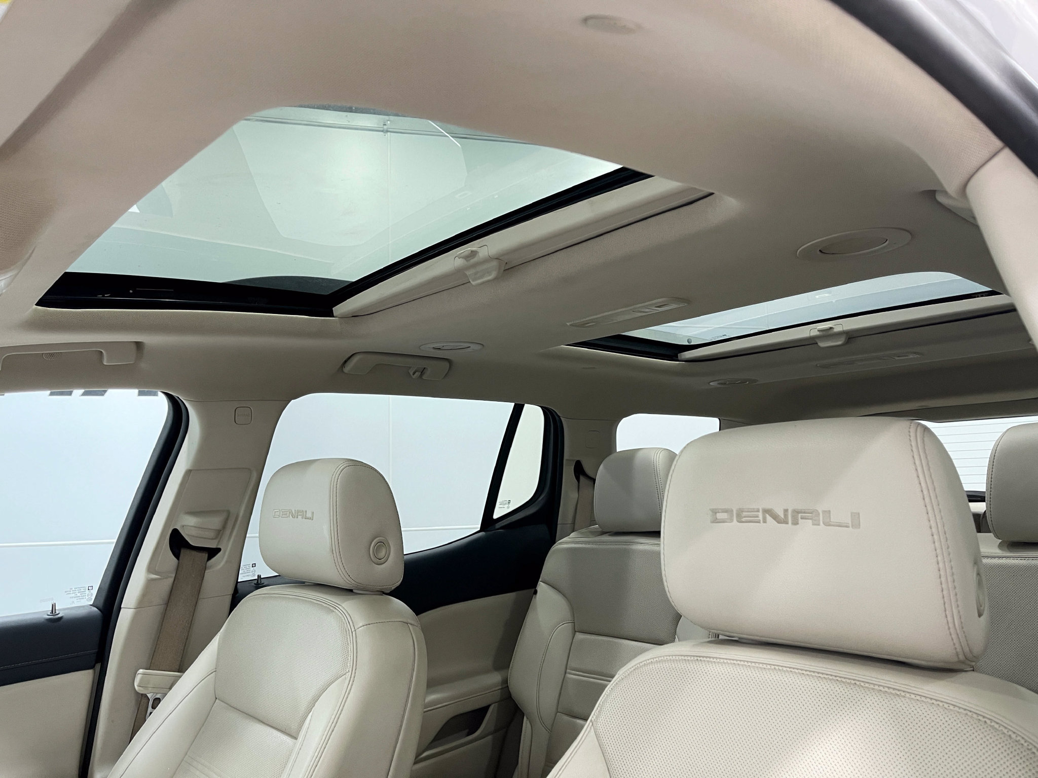 Used 2021 GMC Acadia Denali w/ Denali Technology Package FWD image 12