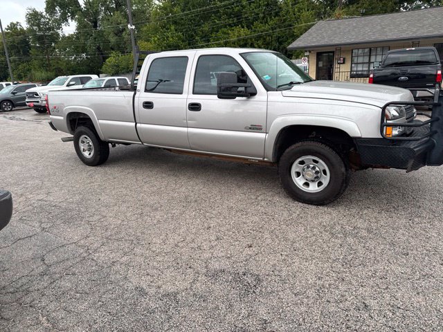 Used 2005 Chevrolet Silverado 3500 LS w/ Heavy-Duty Power Package AWD/4WD image 11