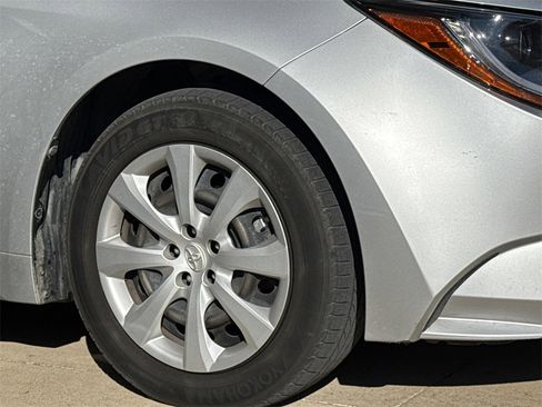 Used 2021 Toyota Corolla LE image 5