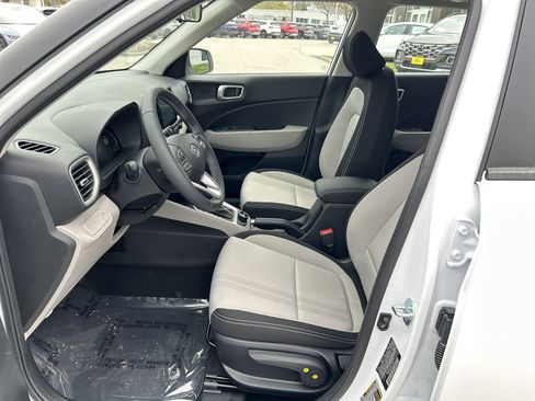 New 2025 Hyundai Venue SEL image 12