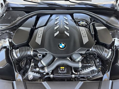 Used 2022 BMW 750i xDrive AWD/4WD image 32