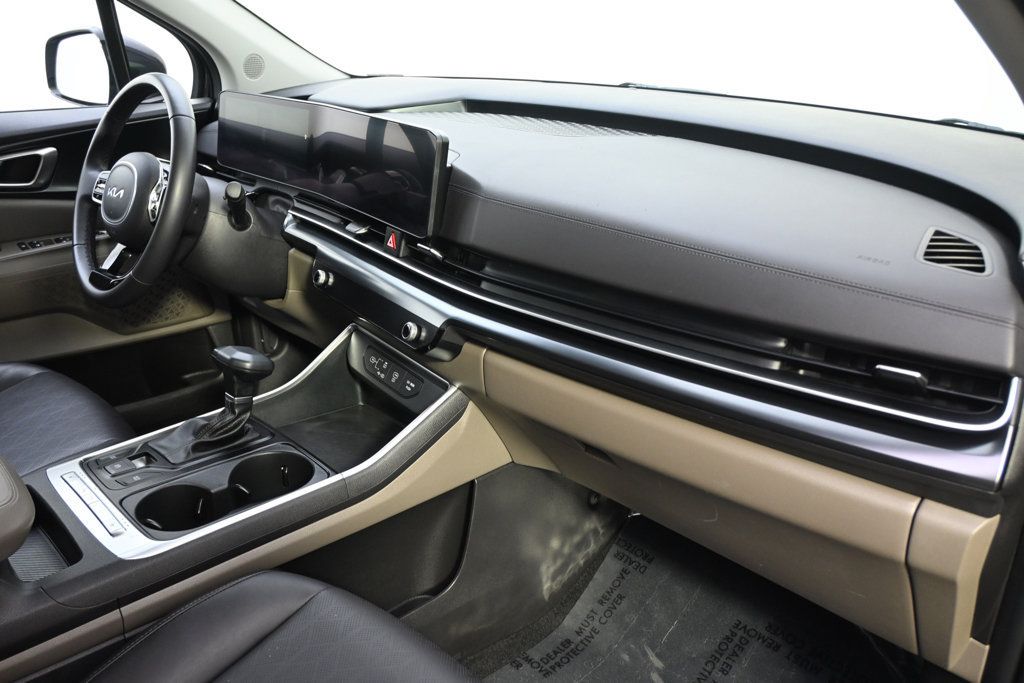 Used 2025 Kia Carnival FWD image 15