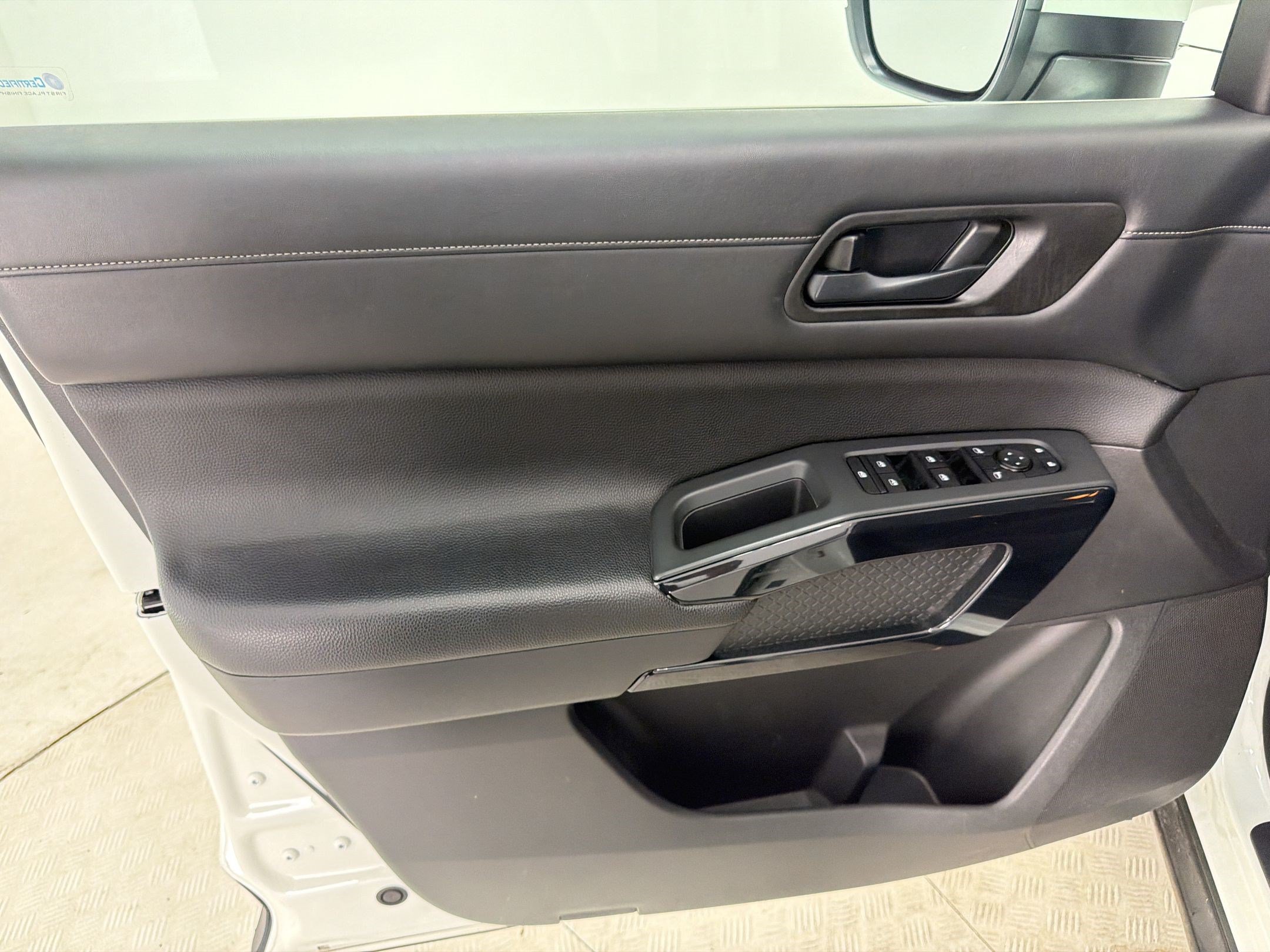 Used 2023 Nissan Pathfinder SV AWD/4WD image 12