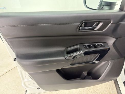 Used 2023 Nissan Pathfinder SV AWD/4WD image 12