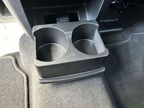 Used 2022 Ford Explorer XLT w/ Equipment Group 202A image 15