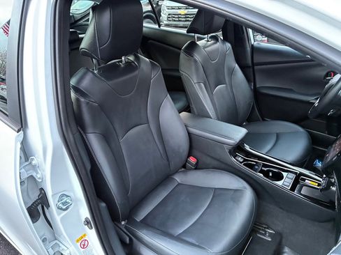 Used 2022 Toyota Prius Prime Limited image 19
