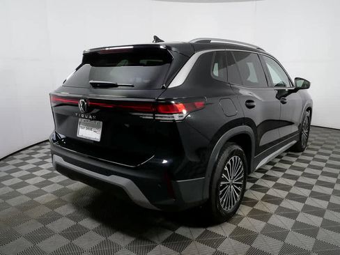 Certified 2025 Volkswagen Tiguan S w/ 18" Wheel Package image 23