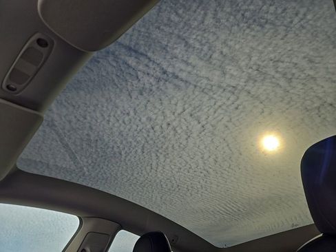 Used 2021 Tesla Model Y Long Range image 36