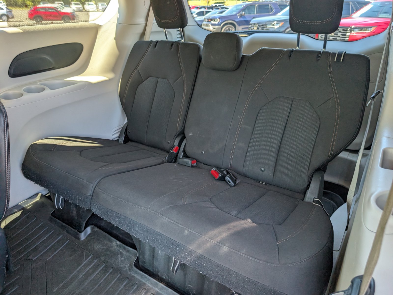 Used 2017 Chrysler Pacifica Touring Plus w/ Tire & Wheel Group FWD image 14