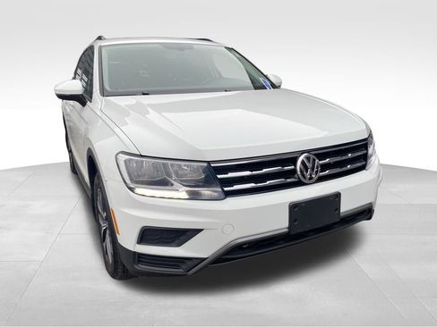 Used 2020 Volkswagen Tiguan SE w/ Panoramic Sunroof Package image 2