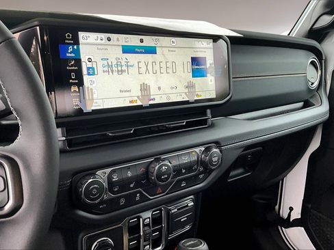 New 2025 Jeep Gladiator High Tide image 6