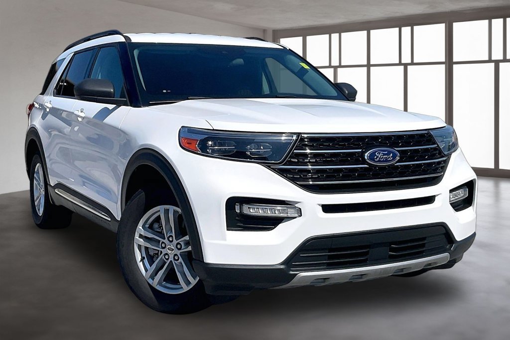 Used 2022 Ford Explorer XLT w/ Equipment Group 202A RWD image 3