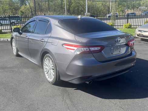Used 2020 Toyota Camry XLE FWD image 4