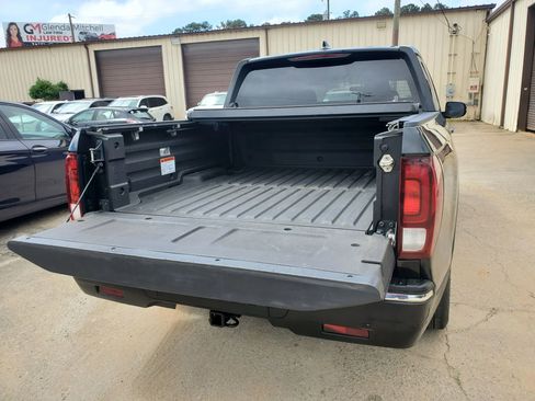 Used 2018 Honda Ridgeline Sport image 12