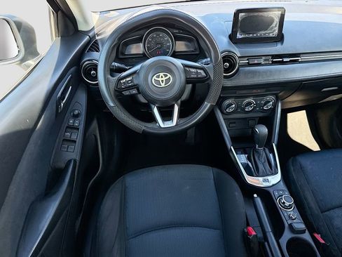 Used 2019 Toyota Yaris L image 21