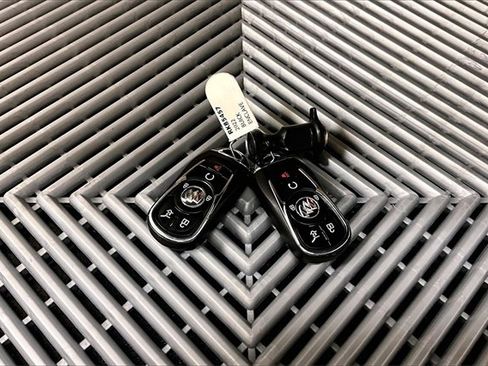 Used 2022 Buick Enclave Avenir image 9