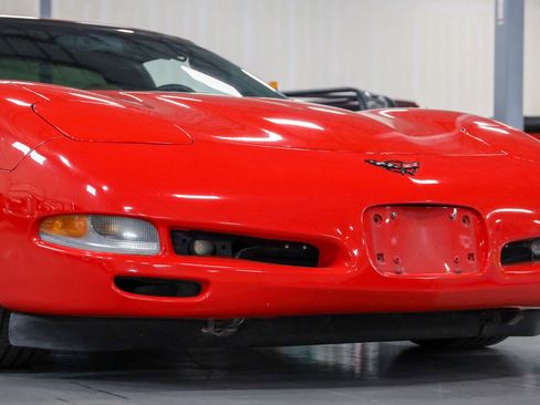 Used 2004 Chevrolet Corvette Coupe w/ Roof Package RWD image 33