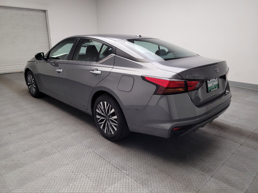 Used 2025 Nissan Altima 2.5 SV FWD image 5