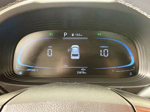 Used 2023 Hyundai Venue SEL image 16