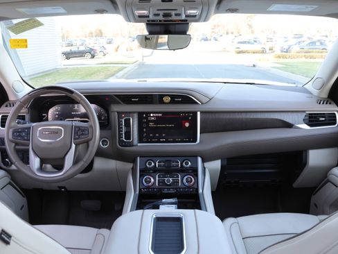 Used 2024 GMC Yukon XL Denali w/ Denali Reserve Package image 20