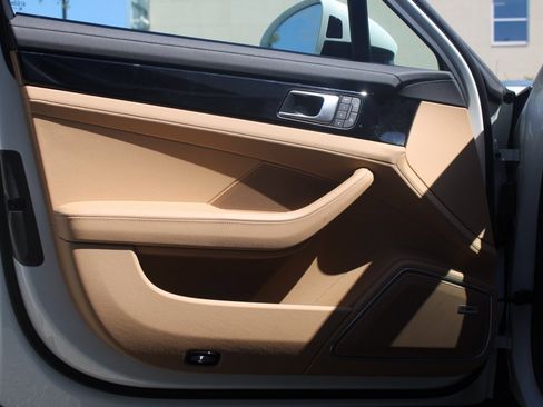 Used 2023 Porsche Panamera 4 image 13