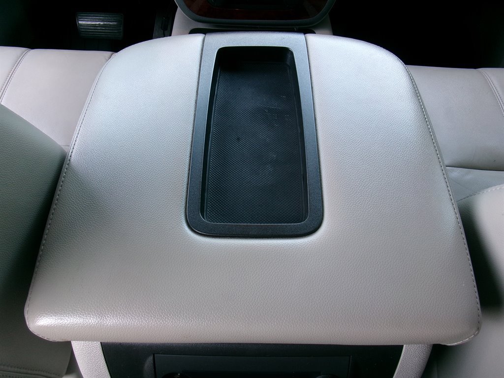 Used 2011 Chevrolet Avalanche LT RWD image 16