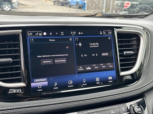 Used 2025 Chrysler Pacifica Select FWD image 18