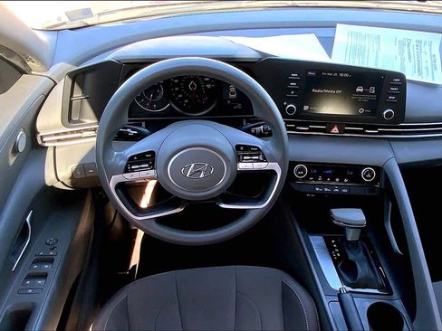 Used 2022 Hyundai Elantra SEL FWD image 8