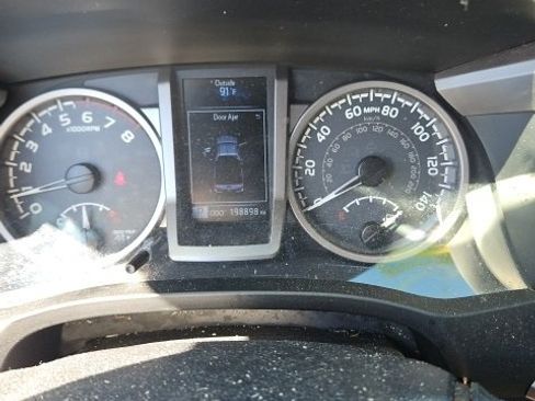 Used 2017 Toyota Tacoma SR5 image 8