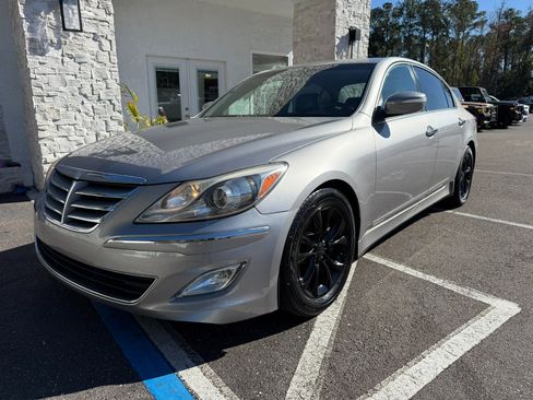 Used 2013 Hyundai Genesis 3.8 image 9