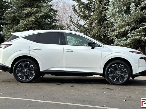 Used 2025 Nissan Murano Platinum image 3