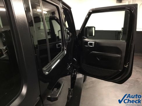 Used 2022 Jeep Wrangler Unlimited Sahara w/ Cold Weather Group AWD/4WD image 44