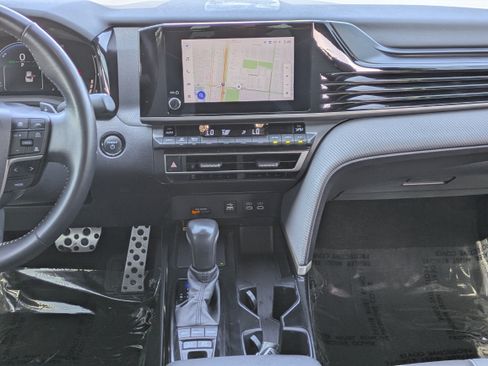 Used 2025 Toyota Camry SE w/ Convenience Package FWD image 16