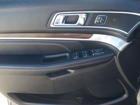 Used 2018 Ford Explorer Limited AWD/4WD image 21