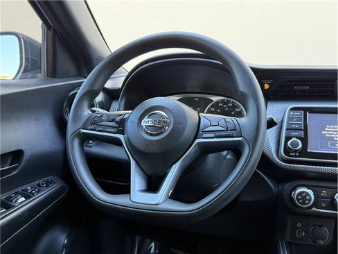 Used 2018 Nissan Kicks S FWD image 11